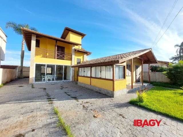 Casa com 3 quartos para alugar na Servidão Canto das Pérolas, 223, Campeche, Florianópolis, 198 m2 por R$ 6.500