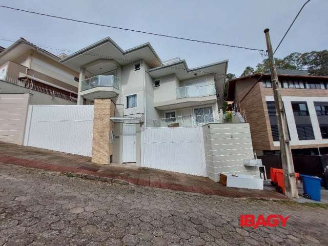 Casa com 3 quartos para alugar na Geranios Floridos, 77, Carvoeira, Florianópolis, 247 m2 por R$ 8.500