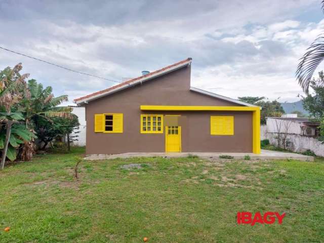 Casa com 2 quartos para alugar na Nivaldo Alfredo Silva, 80, Ingleses do Rio Vermelho, Florianópolis, 90 m2 por R$ 4.350