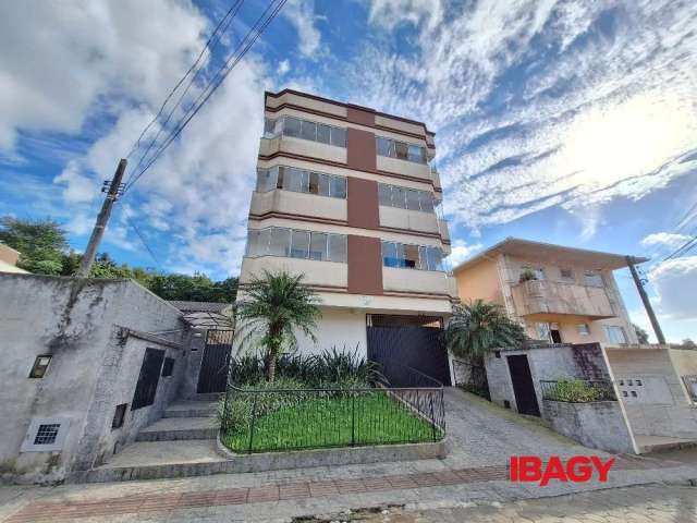 Apartamento com 2 quartos para alugar na Rua Maria Elizabete Marques de Mattos, 140, Areias, São José, 64 m2 por R$ 2.300