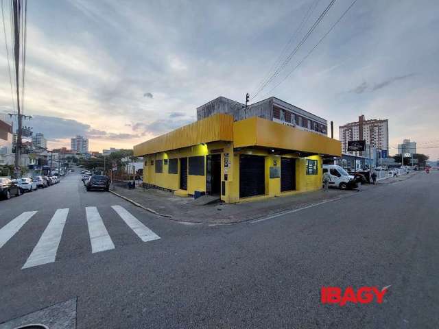 Ponto comercial com 1 sala para alugar na Rua Santos Saraiva, 610, Estreito, Florianópolis, 225 m2 por R$ 7.000