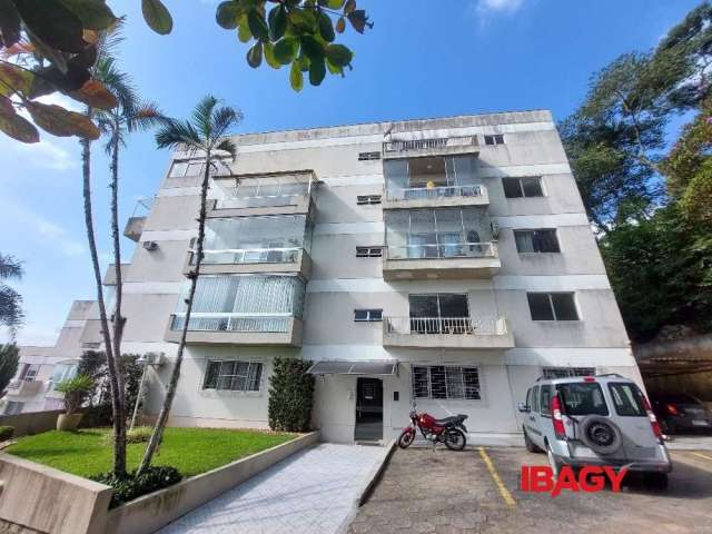 Apartamento com 3 quartos para alugar na Rua Assis Brasil, 4910, Ponta de Baixo, São José, 90 m2 por R$ 1.200