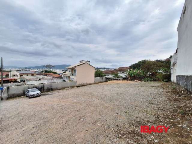 Terreno comercial para alugar na Gertrudes Rampinelli, 87, Fazenda Santo Antônio, São José por R$ 2.150