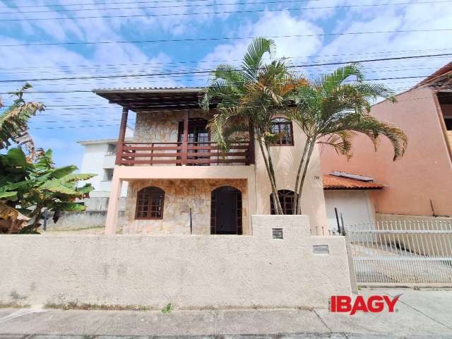 Casa com 4 quartos para alugar na Francisca Pereira, 150, Ingleses do Rio Vermelho, Florianópolis, 138 m2 por R$ 4.995