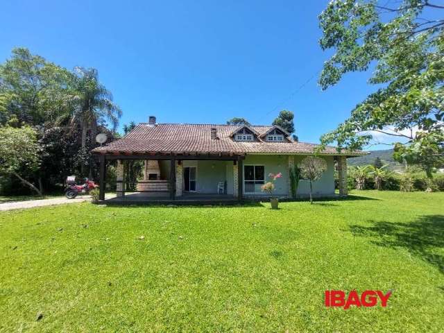 Casa com 3 quartos para alugar na Rua Francisco Fausto Martins, 820, Vargem Grande, Florianópolis, 141 m2 por R$ 5.000