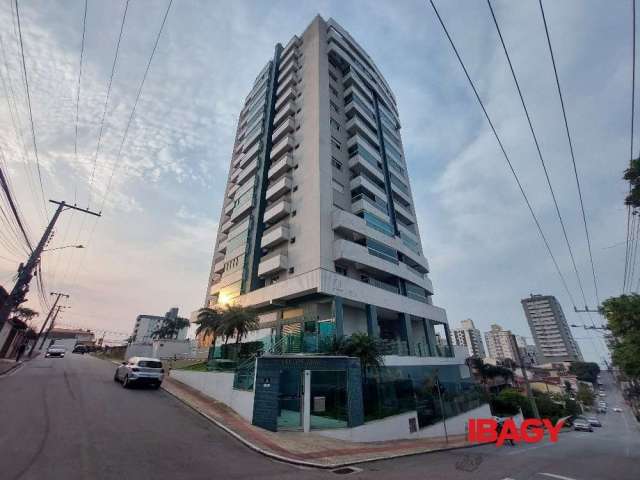 Apartamento com 2 quartos para alugar na Rua Santo Antônio, 686, Barreiros, São José, 72 m2 por R$ 2.800