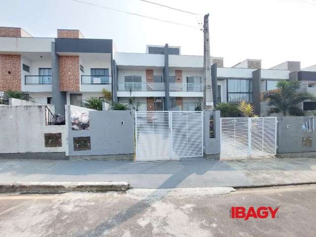 Casa com 2 quartos para alugar na Rua Tanheiro, 39, Potecas, São José, 77 m2 por R$ 2.850