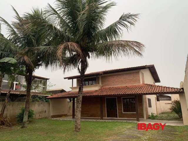 Casa com 3 quartos para alugar na Francelino José Demétrio, 30, Campeche, Florianópolis, 189 m2 por R$ 6.000