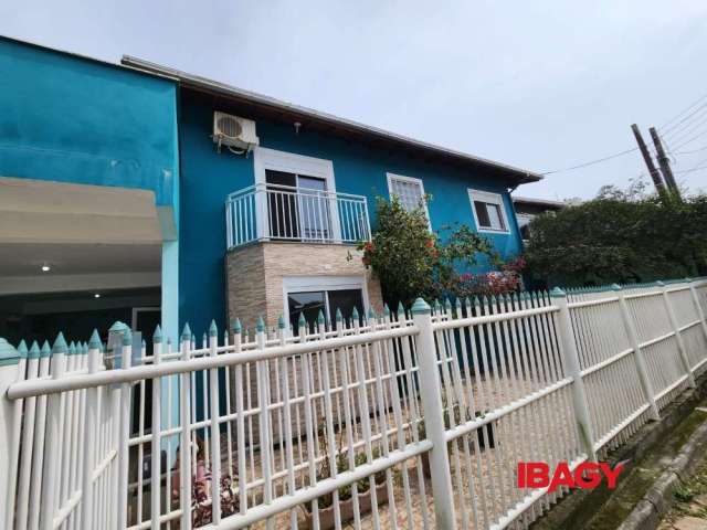 Casa com 3 quartos para alugar na do Jacaré, 93, Campeche, Florianópolis, 130 m2 por R$ 8.500