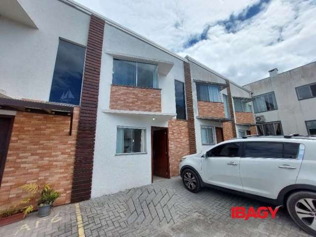 Casa com 2 quartos para alugar na Servidão Arnaldo Alegre, 30, Campeche, Florianópolis, 51 m2 por R$ 4.500