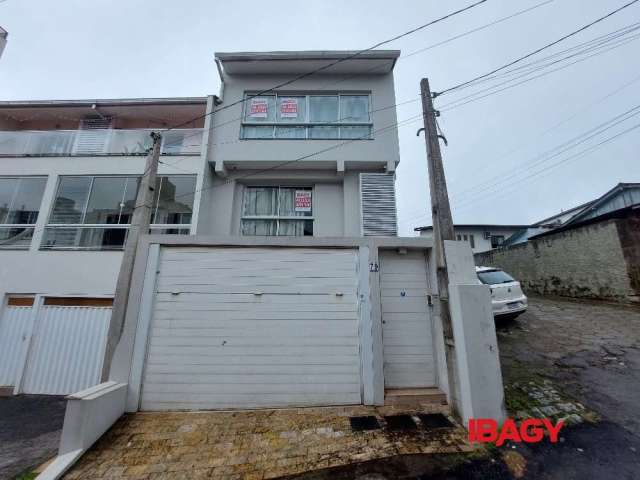 Casa com 3 quartos para alugar na Rua Firmino João Raffs, 79, Agronômica, Florianópolis, 163 m2 por R$ 6.500