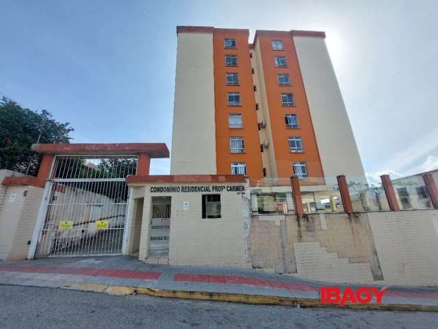 Apartamento com 2 quartos para alugar na Rua Belarmino José da Silva, 45, Ipiranga, São José, 51 m2 por R$ 1.600