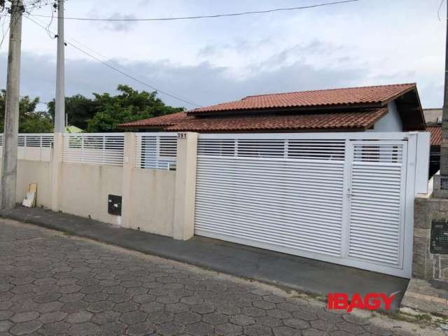 Casa com 3 quartos para alugar na Servidão Manoel Laureano dos Santos, 391, Ingleses, Florianópolis, 180 m2 por R$ 6.500