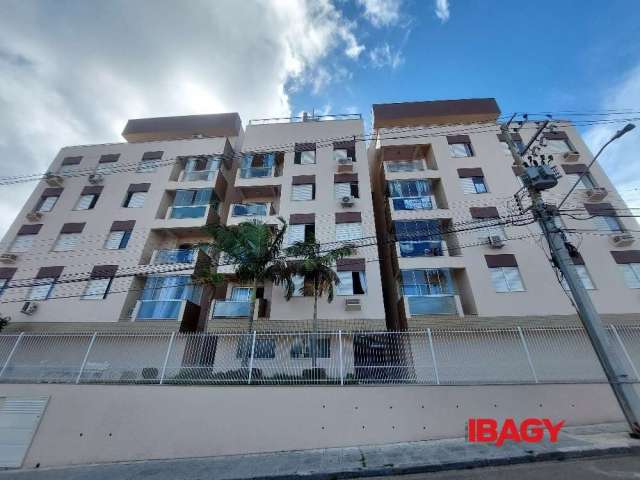 Apartamento com 3 quartos para alugar na ODILON GALOTTI, 433, Capoeiras, Florianópolis, 93 m2 por R$ 2.500