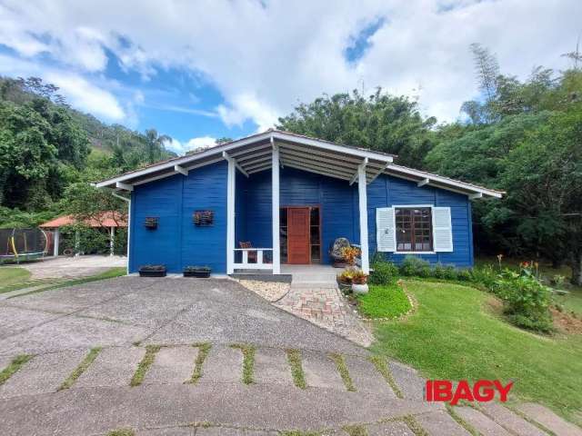 Casa com 3 quartos para alugar na Estrada Caminho dos Açores, 280, Santo Antônio de Lisboa, Florianópolis, 130 m2 por R$ 7.800