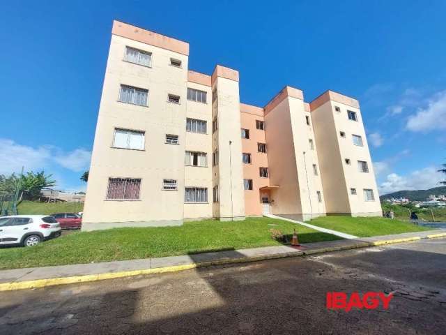 Apartamento com 2 quartos para alugar na Rua José Zimermann, 111, Serraria, São José, 46 m2 por R$ 1.300