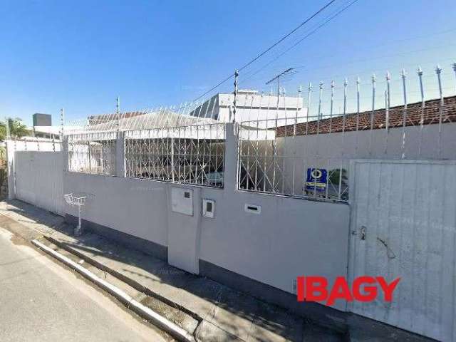 Casa para alugar na Rua Marciano Bonifácio de Souza, 48, Centro, Palhoça por R$ 22.000