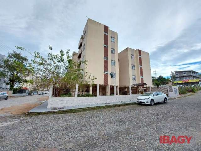 Apartamento com 3 quartos para alugar na Rua José Emílio de Souza, 67, Nossa Senhora do Rosário, São José, 78 m2 por R$ 2.000