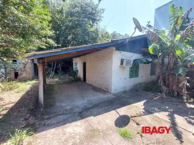 Casa com 1 quarto para alugar na Estrada Rozália Paulina Ferreira, 5134, Pântano do Sul, Florianópolis, 87 m2 por R$ 2.300