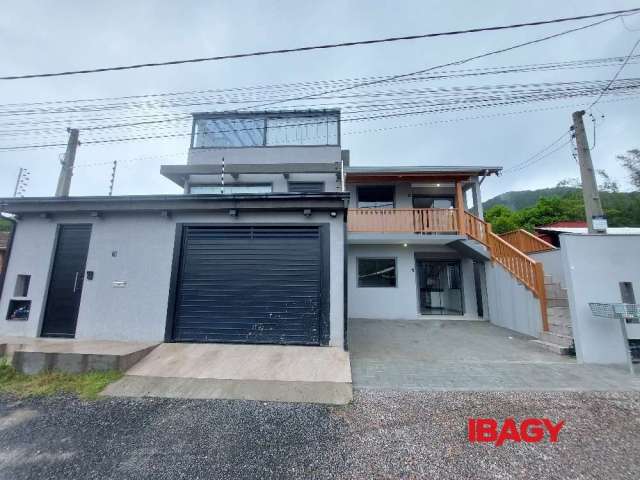 Casa com 2 quartos para alugar na Ana Antonia Martins, 16, Ribeirão da Ilha, Florianópolis por R$ 2.800