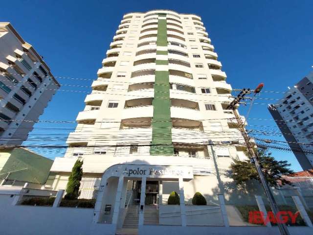 Apartamento com 3 quartos para alugar na Rua Santo Antônio, 809, Barreiros, São José, 90 m2 por R$ 3.500