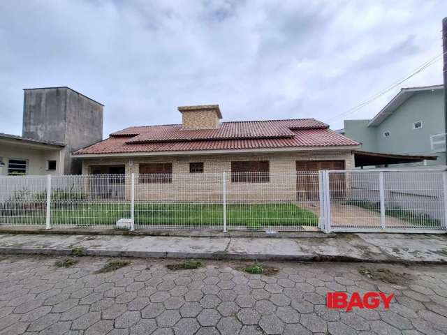 Casa com 2 quartos para alugar na Servidão Maravilha, 75, Vargem Grande, Florianópolis, 96 m2 por R$ 4.000