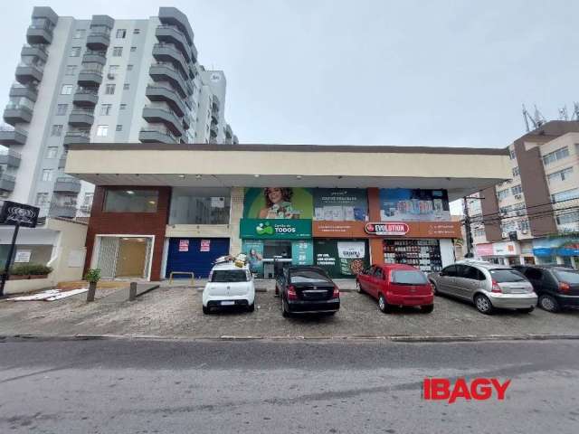 Ponto comercial com 3 salas para alugar na Avenida Lédio João Martins, 434, Kobrasol, São José, 70 m2 por R$ 5.300