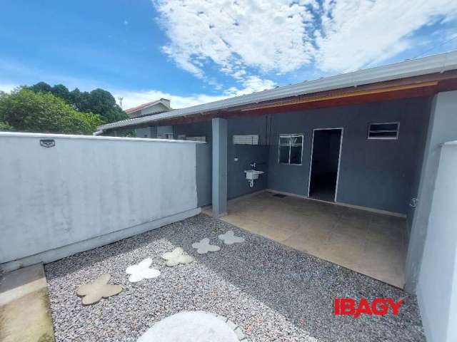 Apartamento com 1 quarto para alugar na Amigos do Campeche, 260, Campeche, Florianópolis, 24 m2 por R$ 2.000