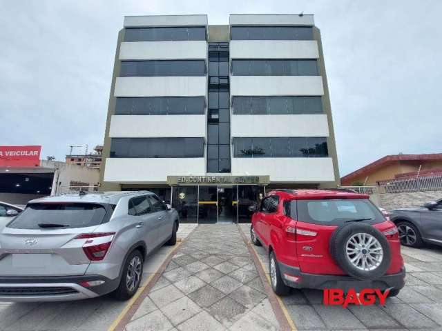 Sala comercial com 1 sala para alugar na Rua Santos Saraiva, 840, Estreito, Florianópolis, 23 m2 por R$ 900