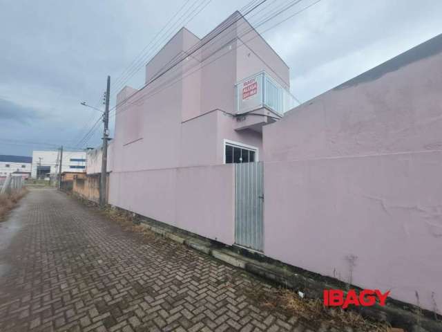 Casa com 2 quartos para alugar na Maynara da Rosa Damazio, 34, Bela Vista, Palhoça, 100 m2 por R$ 2.800