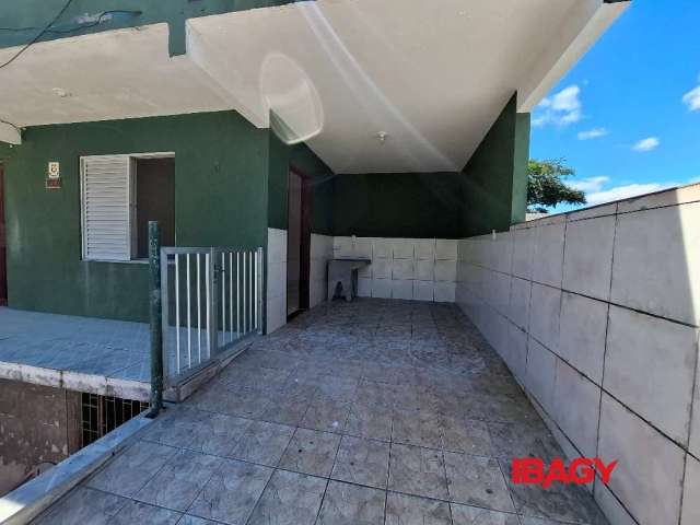 Casa com 2 quartos para alugar na Rua João Luiz Duarte, 1601, Bom Viver, Biguaçu, 57 m2 por R$ 1.700