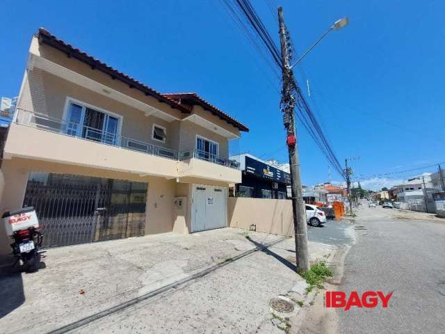 Ponto comercial com 1 sala para alugar na Rua Professor Barreiros Filho, 87, Estreito, Florianópolis, 58 m2 por R$ 1.900