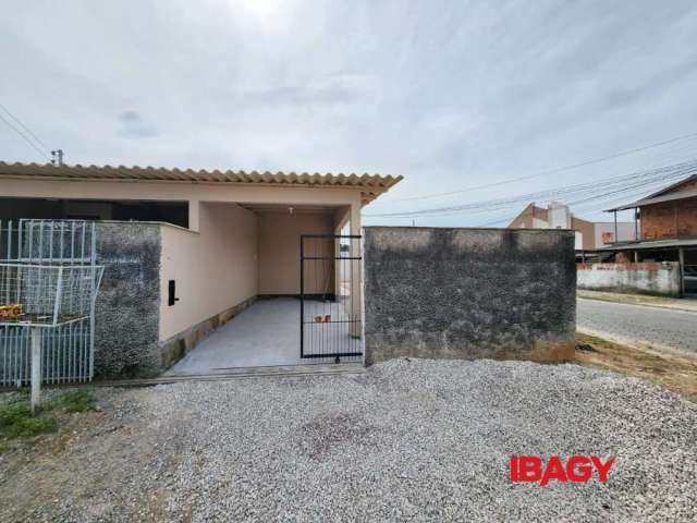 Casa com 3 quartos para alugar na Rua Rodeio, 225, Bela Vista, Palhoça, 85 m2 por R$ 1.700