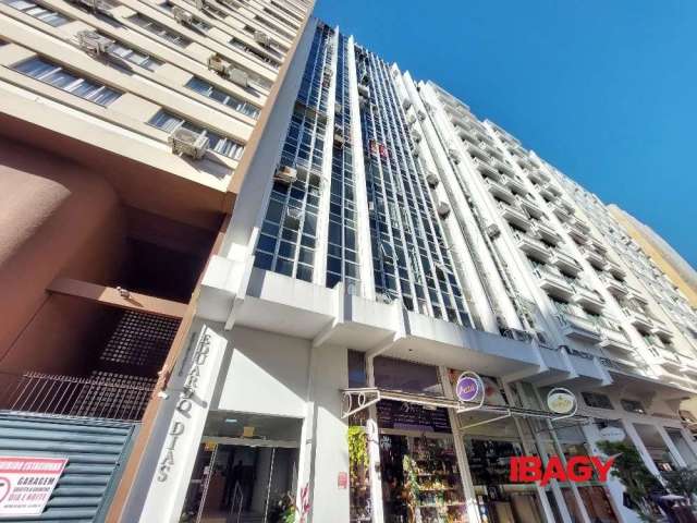 Apartamento com 1 quarto para alugar na Rua Vidal Ramos, 140, Centro, Florianópolis, 37 m2 por R$ 2.790