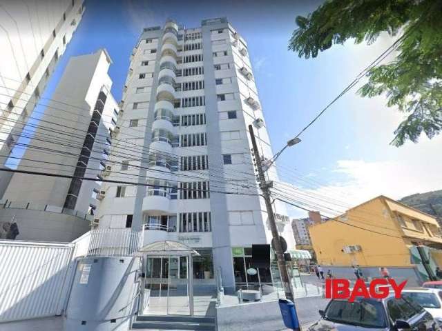 Apartamento com 2 quartos para alugar na Praça Hercílio Luz, 1425, Centro, Florianópolis, 80 m2 por R$ 2.800