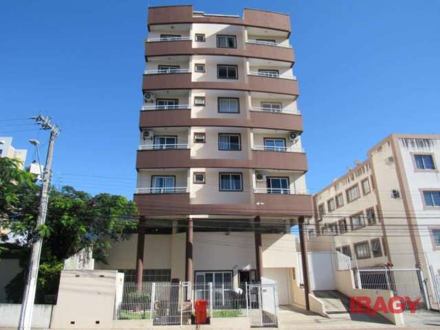 Apartamento com 2 quartos para alugar na Rua Adhemar da Silva, 1225, Kobrasol, São José, 55 m2 por R$ 1.500