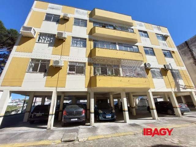 Apartamento com 2 quartos para alugar na Avenida Governador Ivo Silveira, 1413, Capoeiras, Florianópolis, 49 m2 por R$ 1.700