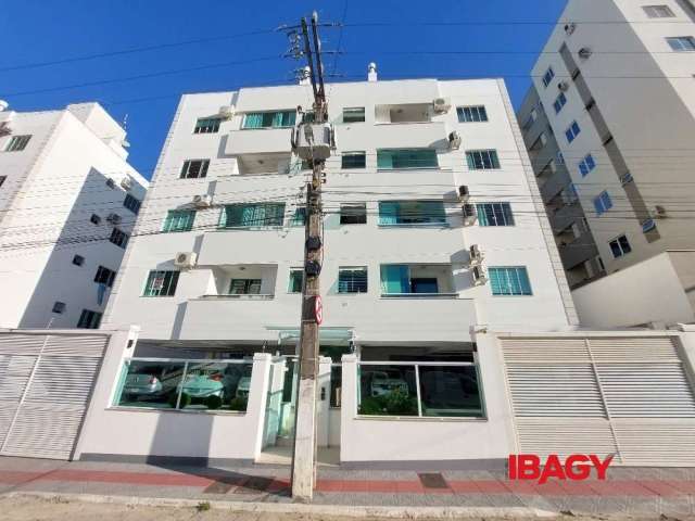 Apartamento com 2 quartos para alugar na Rua Recanto dos Santos, 129, Passa Vinte, Palhoça, 55 m2 por R$ 2.500