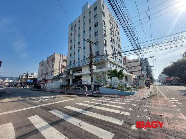 Apartamento com 1 quarto para alugar na Rua Charles Ferrari, 213, Kobrasol, São José, 27 m2 por R$ 1.500