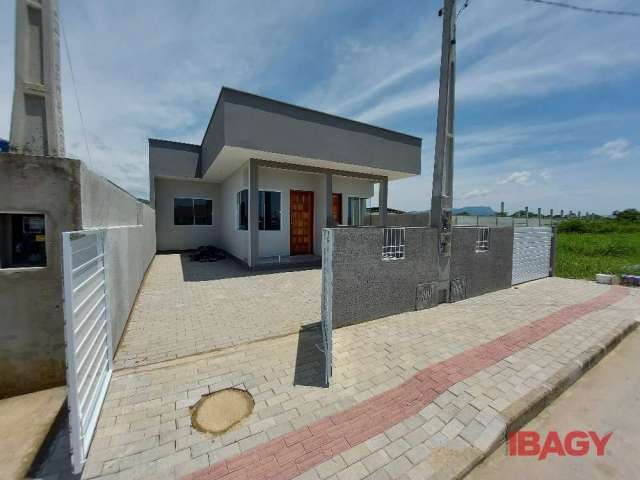 Casa com 2 quartos para alugar na Nereu Ghizoni,    Lot 10, q 29, 01, Guarda do Cubatão, Palhoça, 47 m2 por R$ 1.800