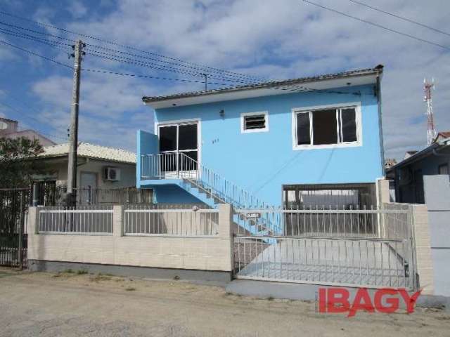 Casa com 2 quartos para alugar na Bernardino Jacob May, 109, Centro, Palhoça, 82 m2 por R$ 2.000