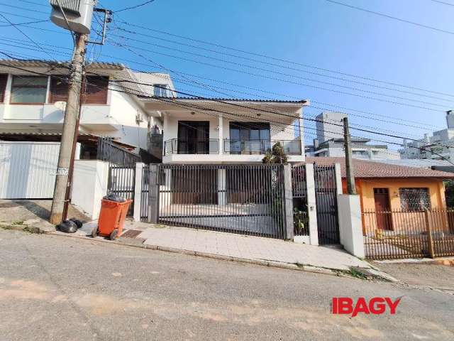 Casa com 3 quartos para alugar na Rua José Boiteux, 210, Centro, Florianópolis, 262 m2 por R$ 5.000