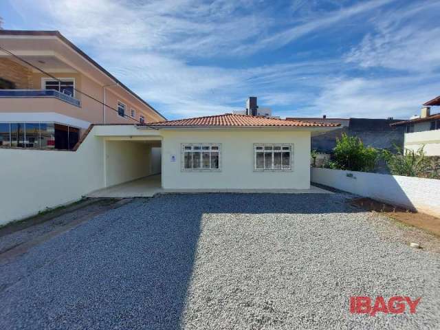 Casa com 3 quartos para alugar na Rua Max Schlemper, 320, Ponte do Imaruim, Palhoça, 302 m2 por R$ 3.100