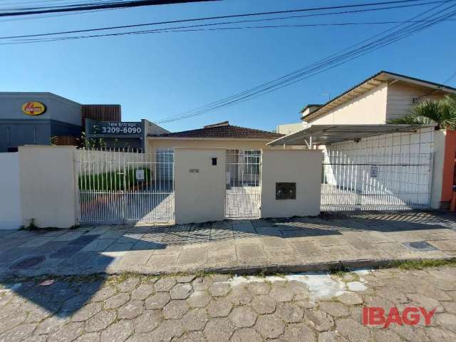 Casa com 3 quartos para alugar na Rua Joe Collaço, 100, Córrego Grande, Florianópolis, 145 m2 por R$ 6.300