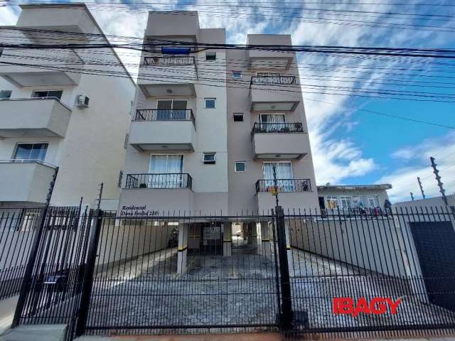 Apartamento com 2 quartos para alugar na Rua Alberto Laureano Henrich, 210, Passa Vinte, Palhoça, 53 m2 por R$ 1.600