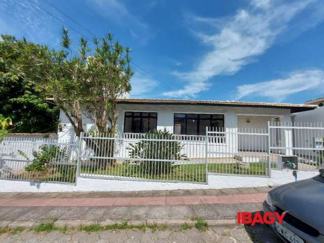 Casa com 4 quartos para alugar na Rua Capitão Pedro Bruno de Lima, 65, Trindade, Florianópolis, 220 m2 por R$ 6.500