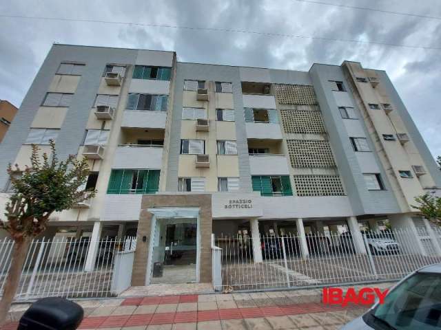 Apartamento com 3 quartos para alugar na Padova, 44, Córrego Grande, Florianópolis, 77 m2 por R$ 3.500