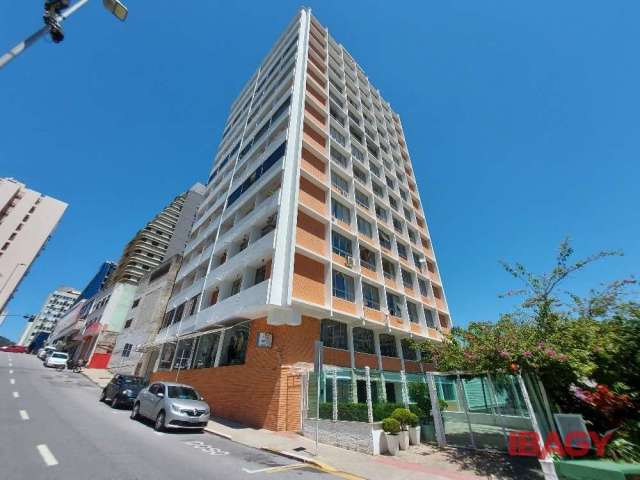 Apartamento com 2 quartos para alugar na Rua Tenente Silveira, 443, Centro, Florianópolis, 61 m2 por R$ 2.500