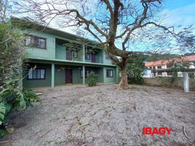 Casa com 7 quartos para alugar na Cissi, 145, Pinheira, Palhoça, 160 m2 por R$ 6.000