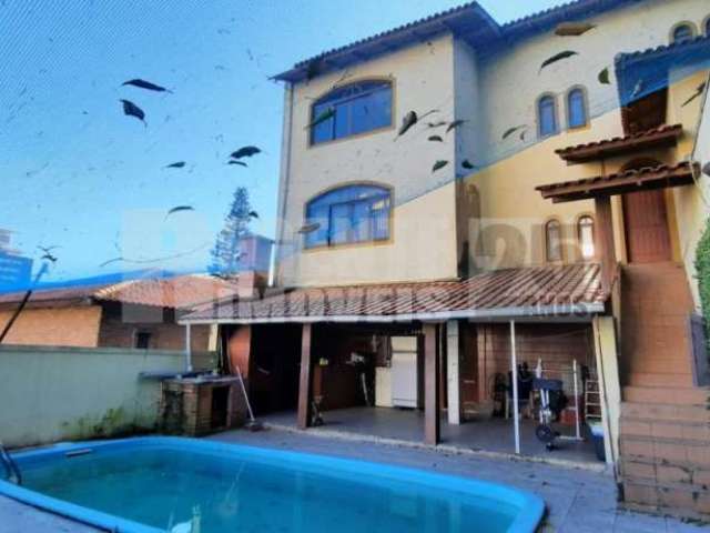 Casa à venda com 5 quartos no bairro Coqueiros em Florianópolis